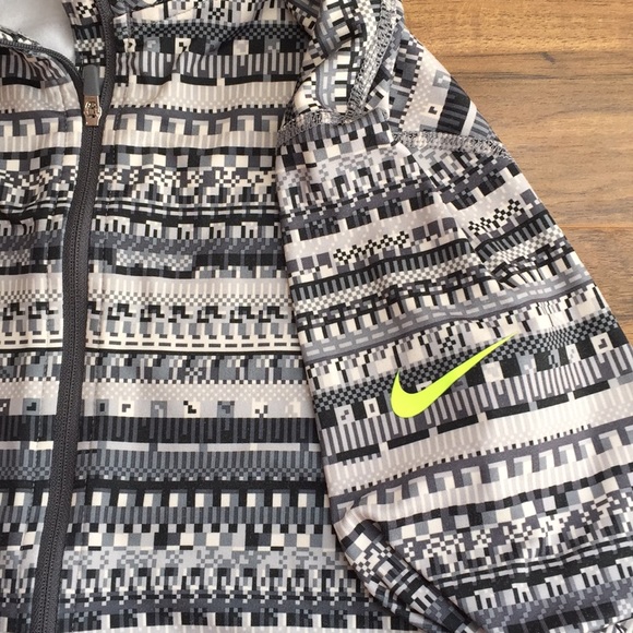 Nike Top - Picture 2 of 4